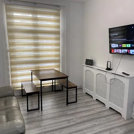 Flat Next To Westfield Shopping Centre Apartment